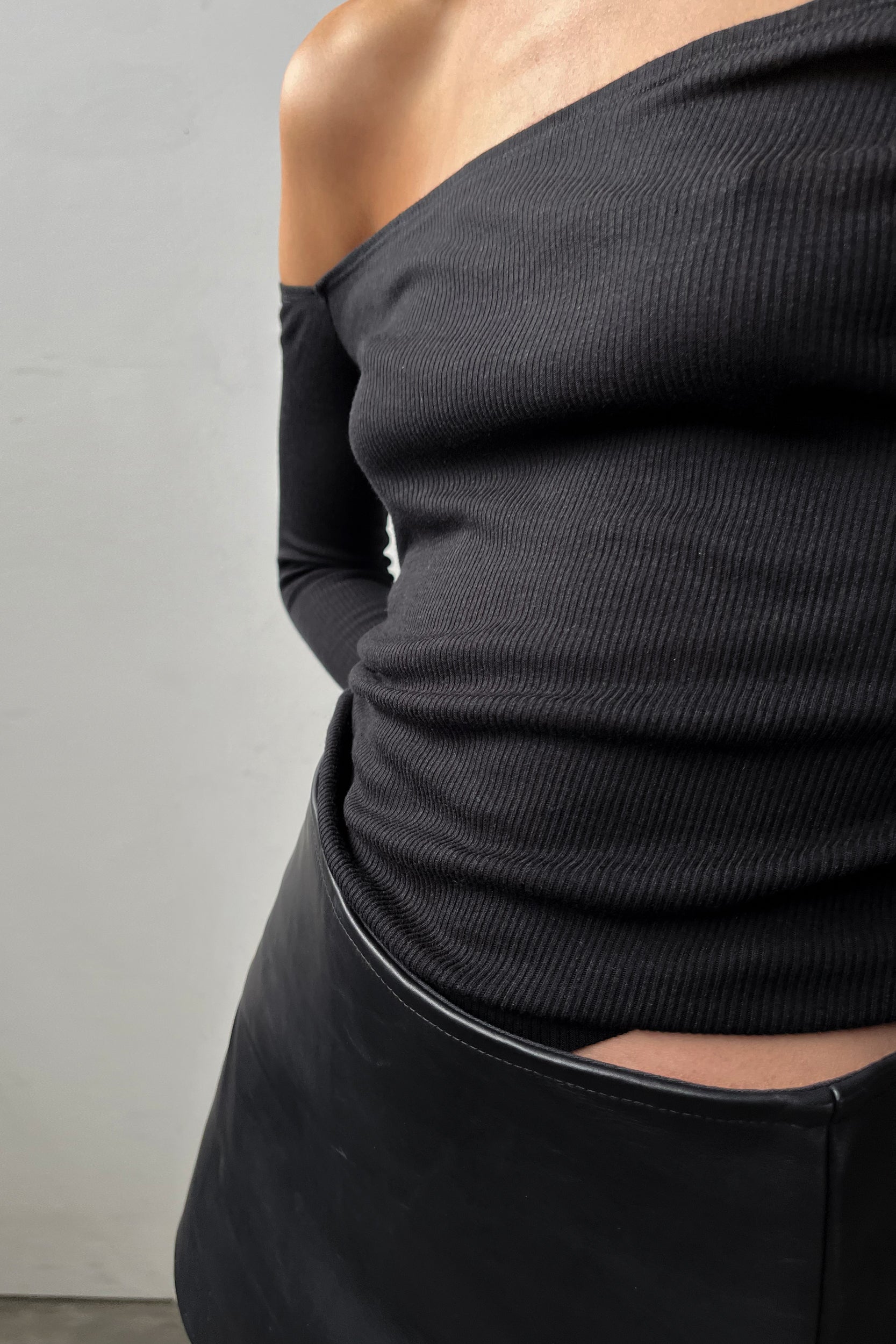 Off-Shoulder Long Sleeve Top - Black